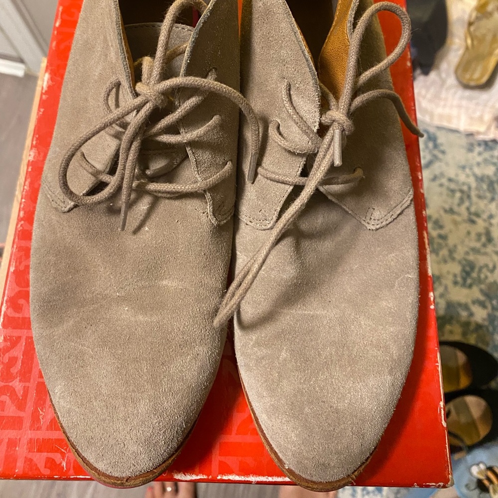 Dolce Vita Women’s Flat Tie Up Tan Suede shoes with Pink Heel